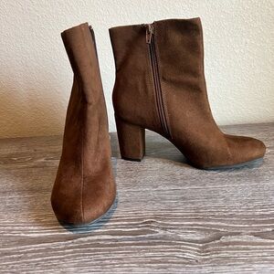 Christian Siriano Brown Suede Ankle Boots women’s sz 7.5